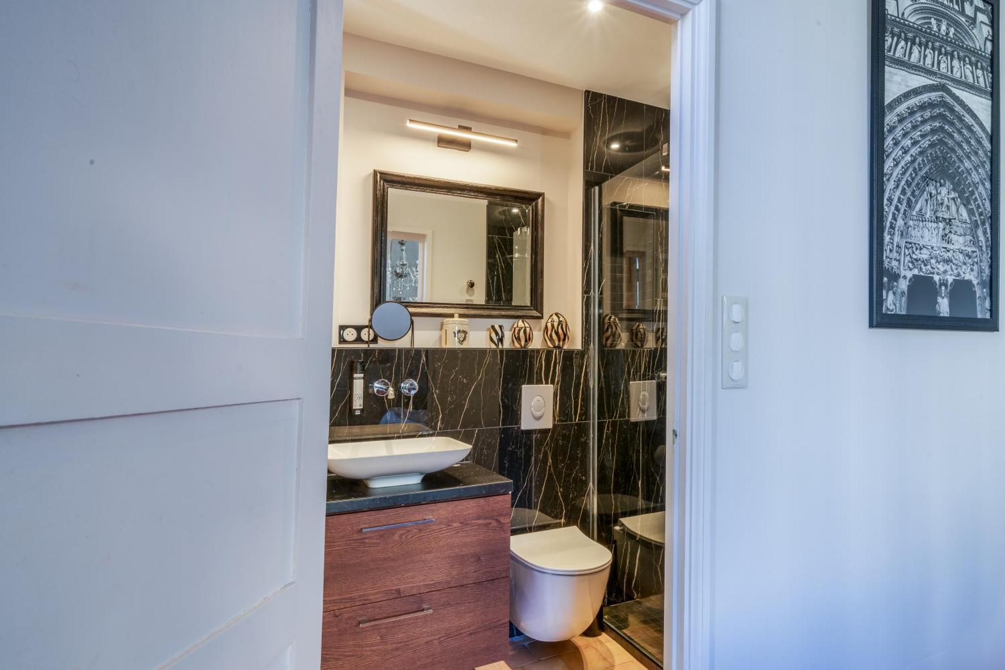 Appartement Raffine Vue Cathedrale, Jardin, Wifi Tours Exterior foto
